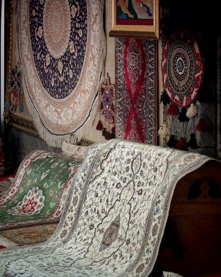 Room-size carpets and prayer mats